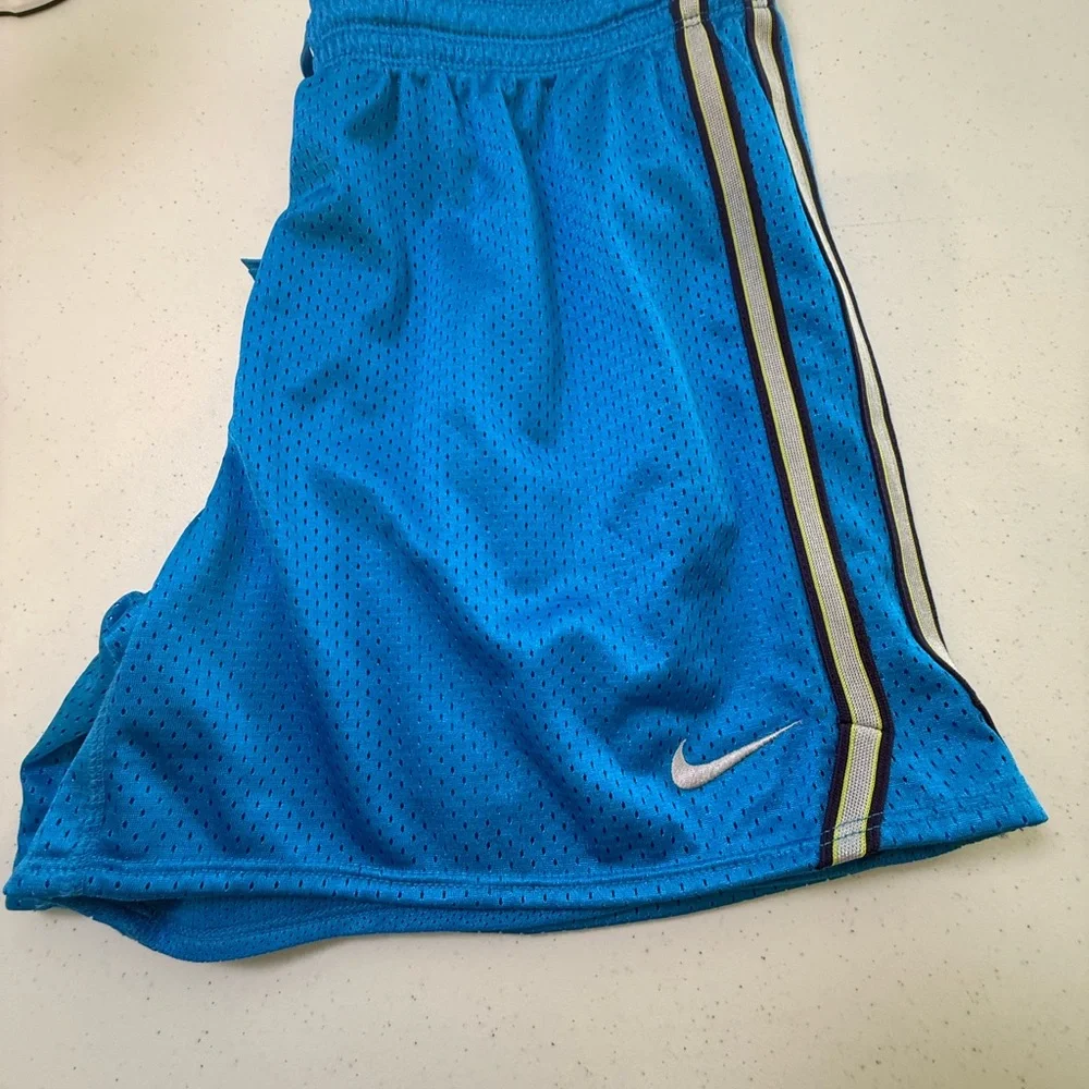 Nike Dri-FIT Woven Blue Shorts *NEW WITHOUT TAGS*
